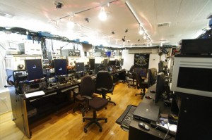 The "main aisle" of operating positions has  stations to both the left and the right.